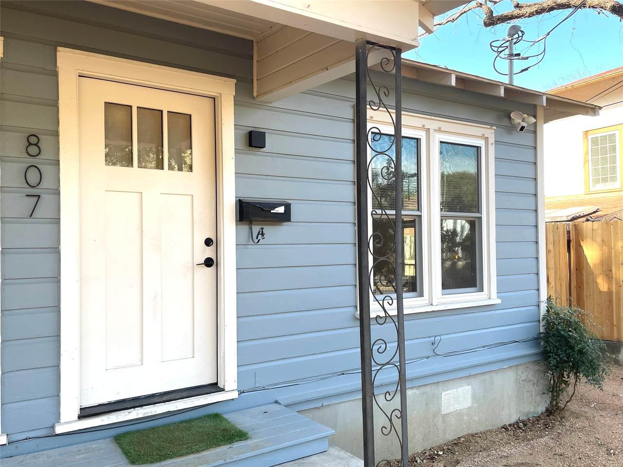 807 Riverside Dr - Photo 1