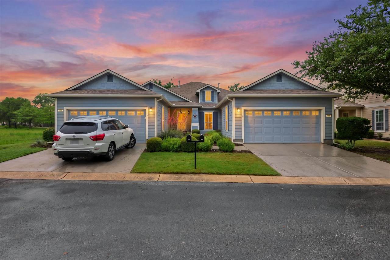 111 Hampton Cir - Photo 1