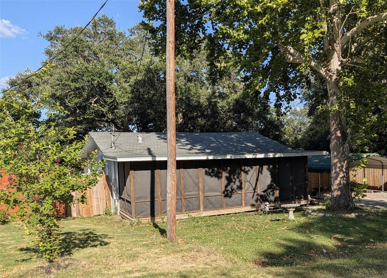 10801 Lakeview Dr - Photo 1