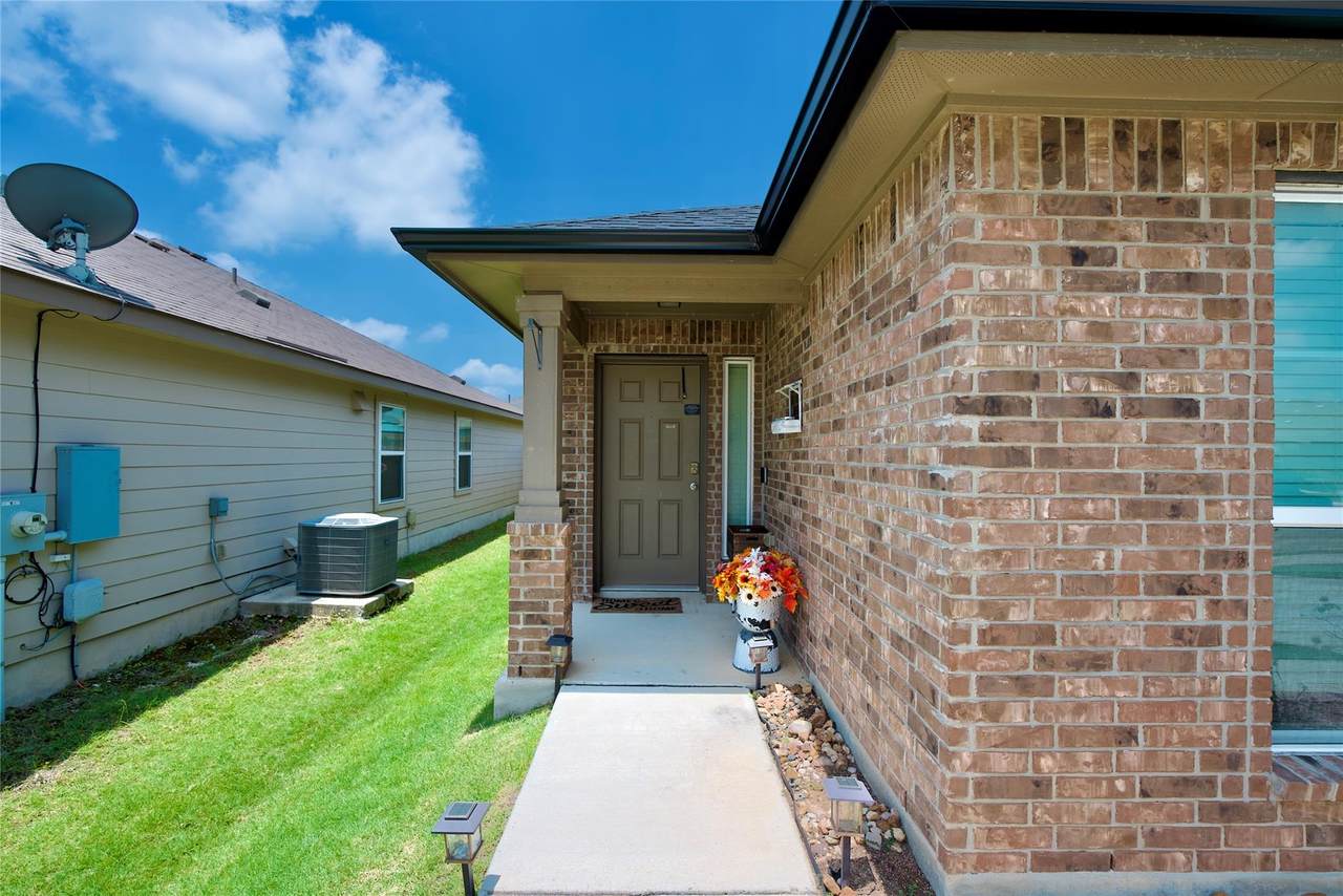 1041 Dumfries Dr - Photo 1