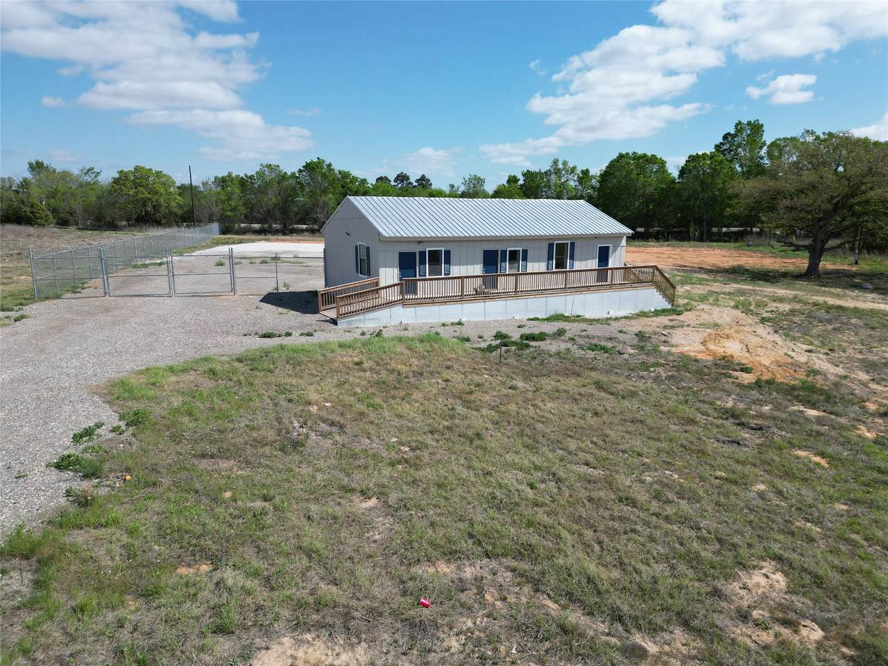 000 E Us 290 Freeway - Photo 1