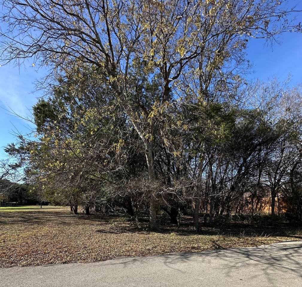 11302 Circle Dr - Photo 1