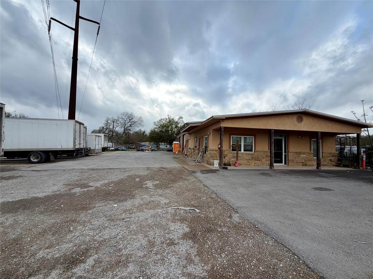 2311 Howard Ln - Photo 1