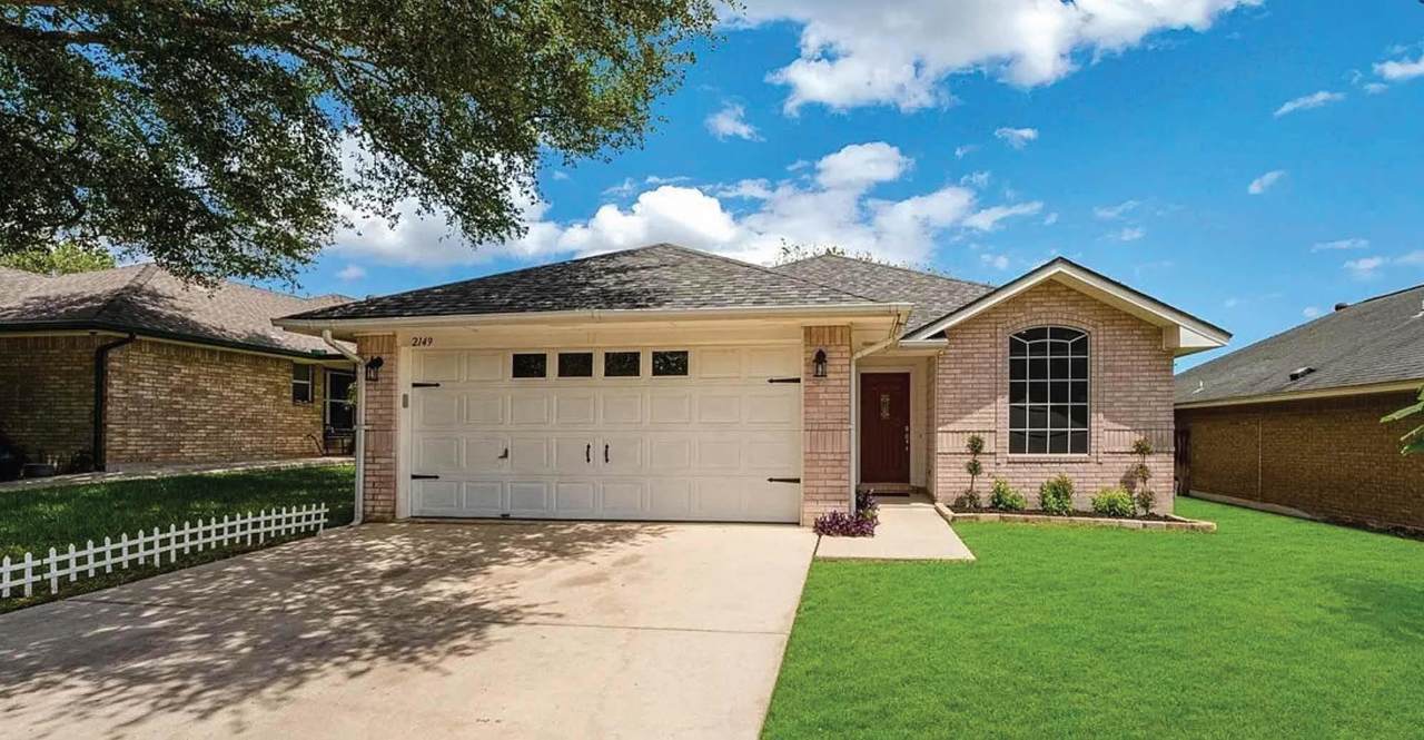 2149 Keystone Dr - Photo 1