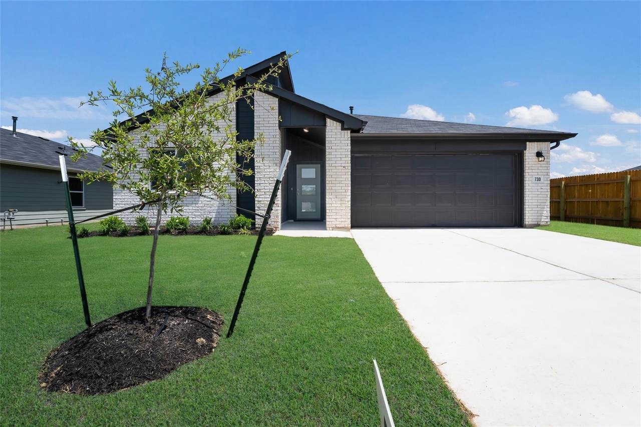 110 Butterfly Garden Dr - Photo 1