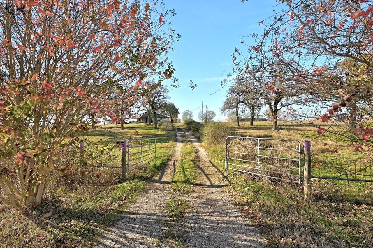 162 Fm 672 Rd - Photo 1