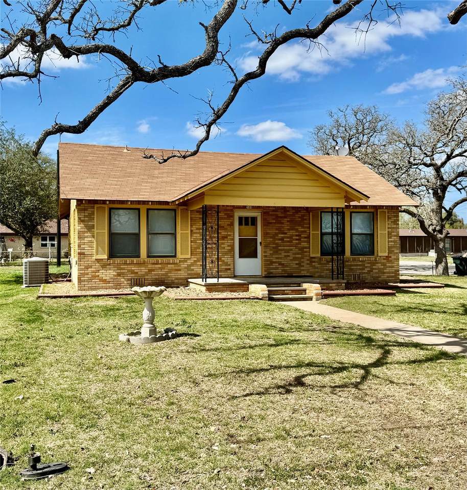 589 Chambers St - Photo 1