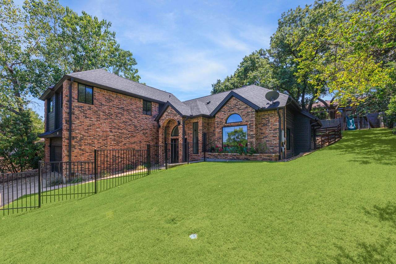 3911 Dry Creek Dr - Photo 1