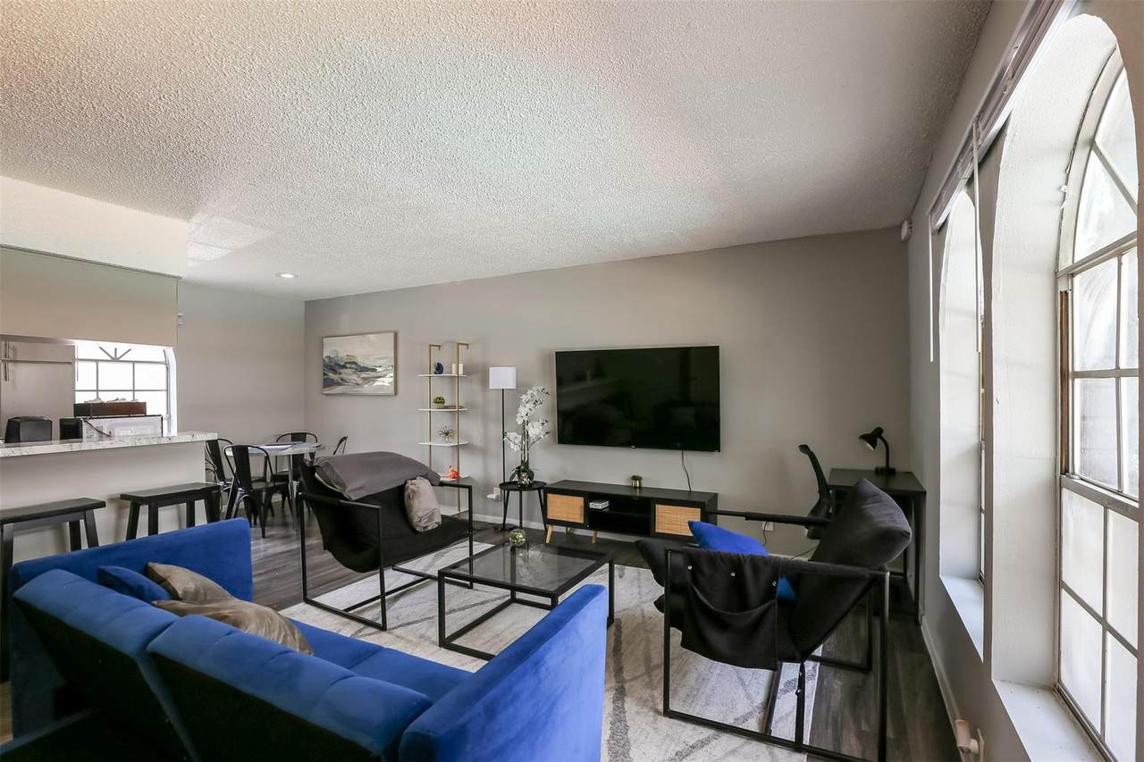 101 33rd St - Photo 1