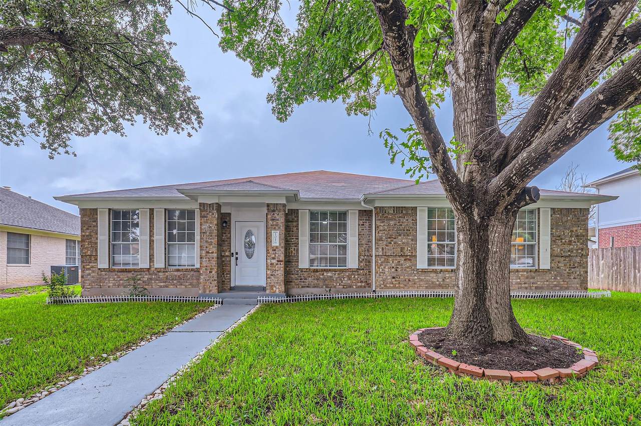 1016 Thackeray Ln - Photo 1