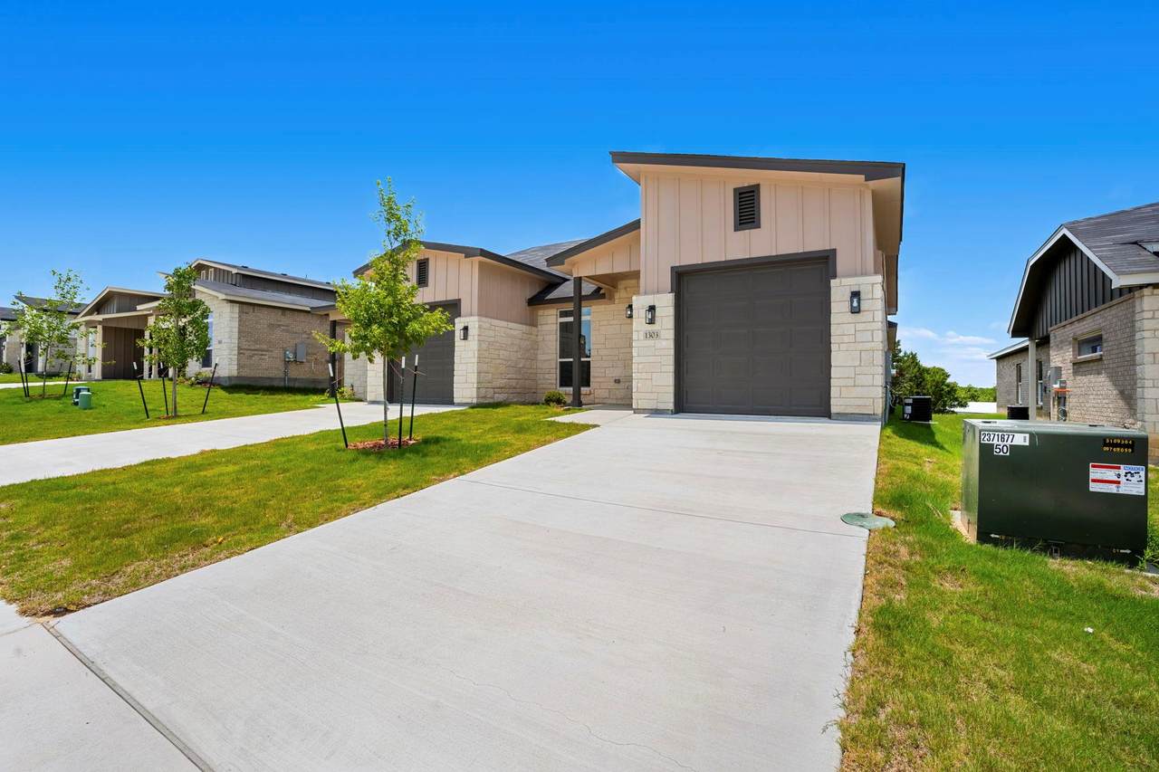 1303 Lone Pine Way - Photo 1