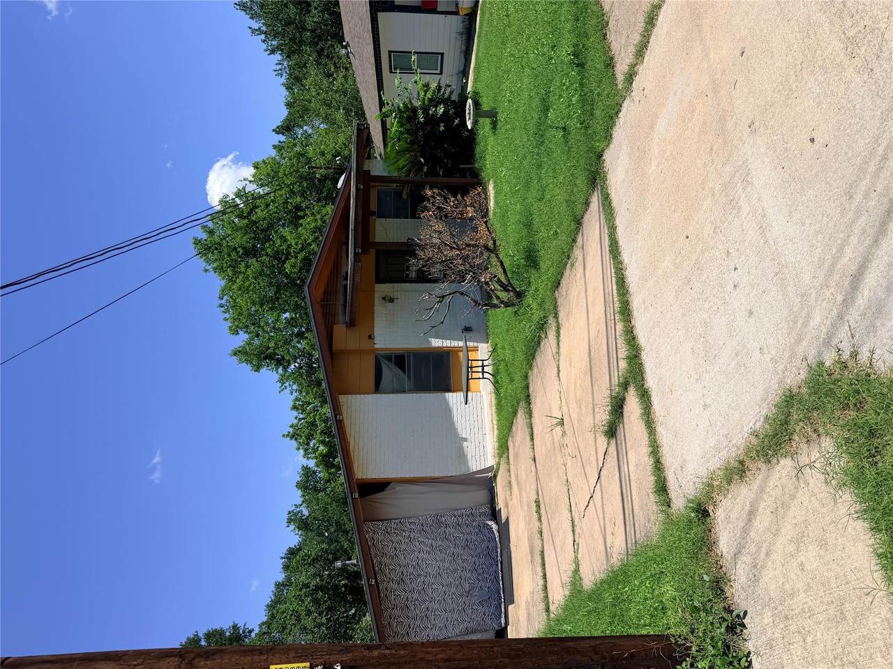 1617 Berene Ave - Photo 1
