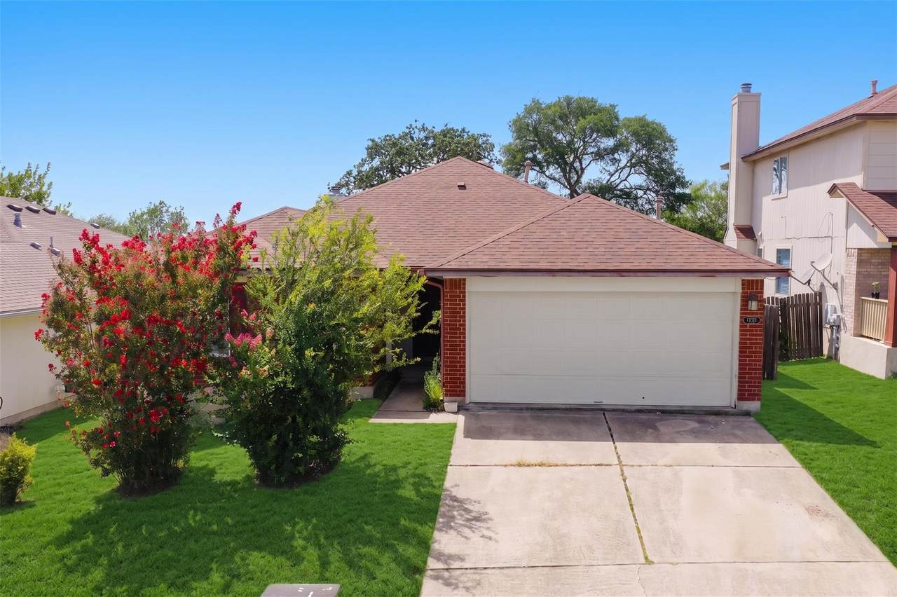 5802 Vasey Blvd - Photo 1