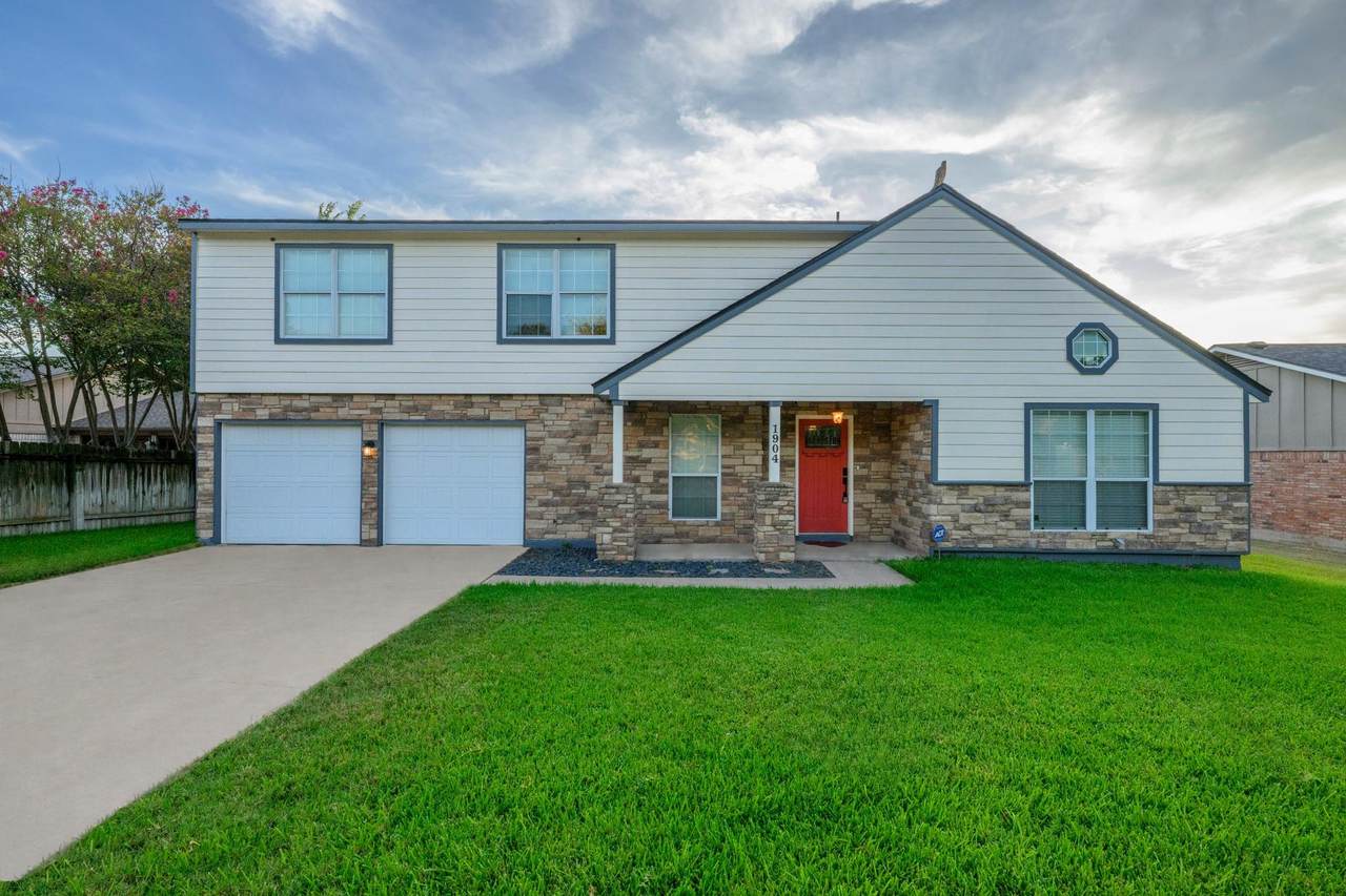 1904 Oakridge Dr - Photo 1