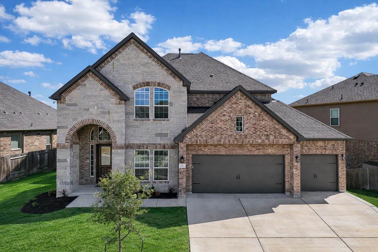207 Wild Pecan Loop - Photo 1