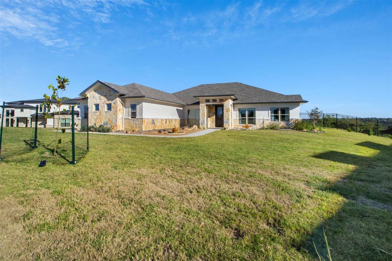 2708 Sun Point Cir - Photo 1