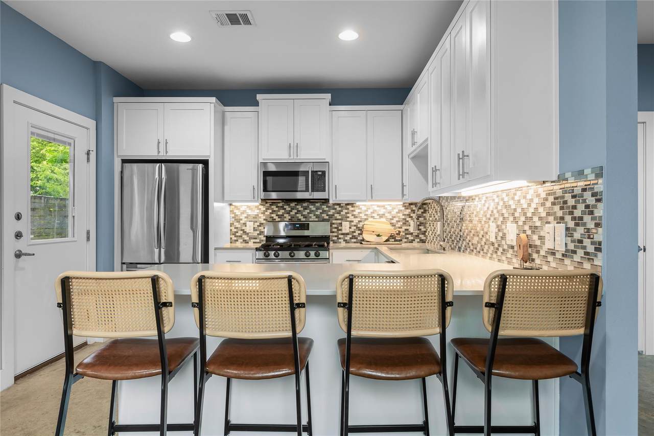 7606 Providence Ave - Photo 1