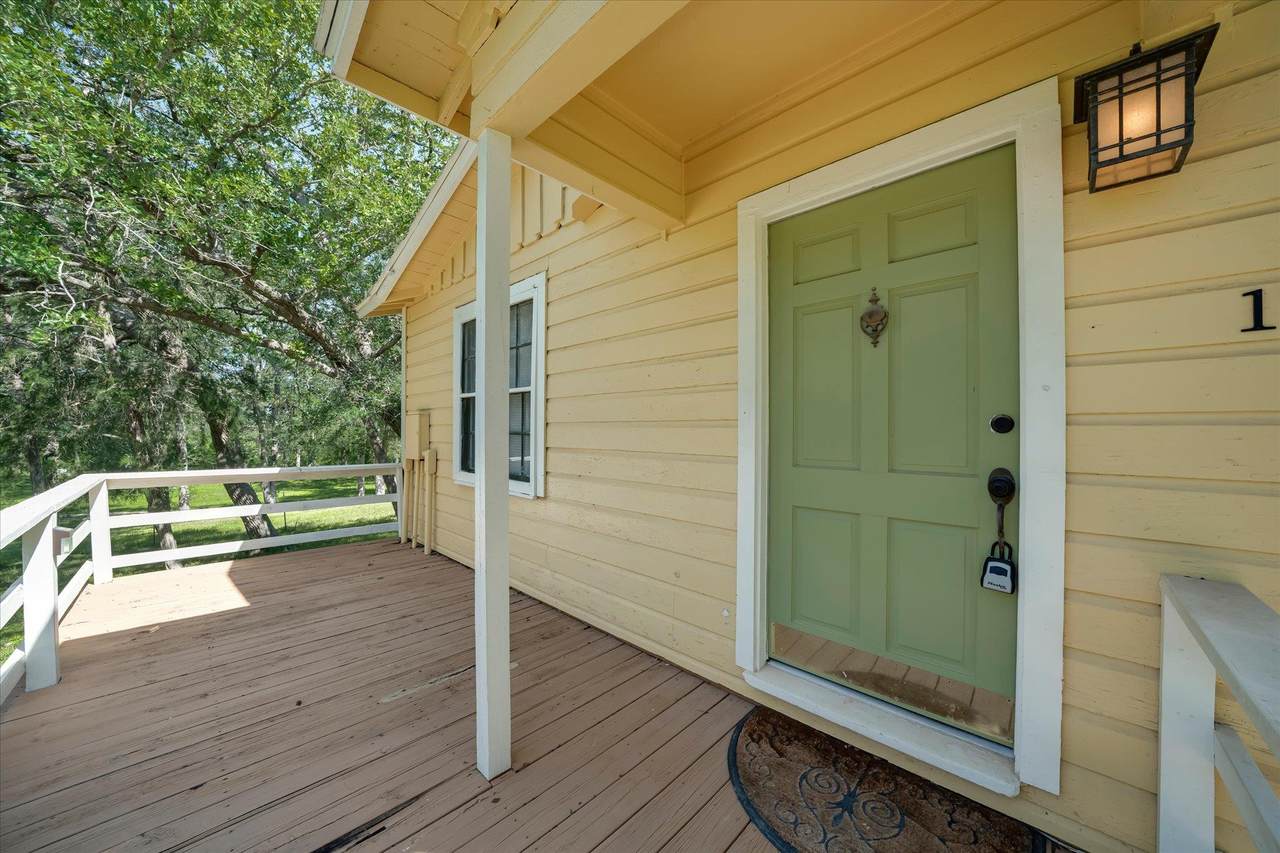 https://bt-photos.global.ssl.fastly.net/austin/1280_boomver_1_9663696-2.jpg