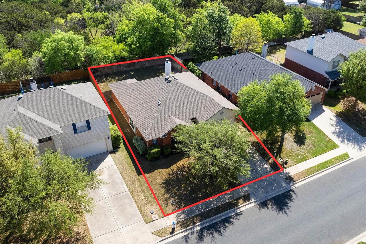 429 Falcon Ln - Photo 1