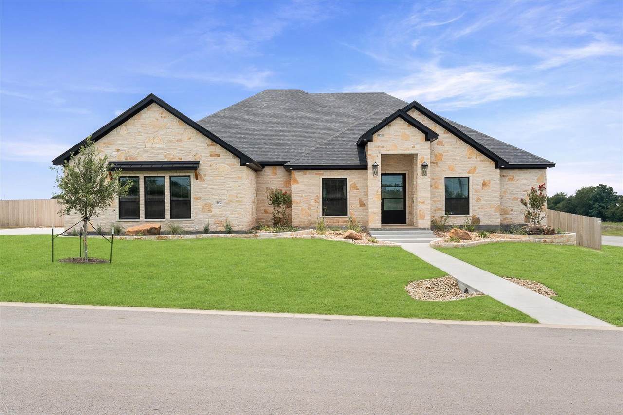 302 Rodeo Rd - Photo 1