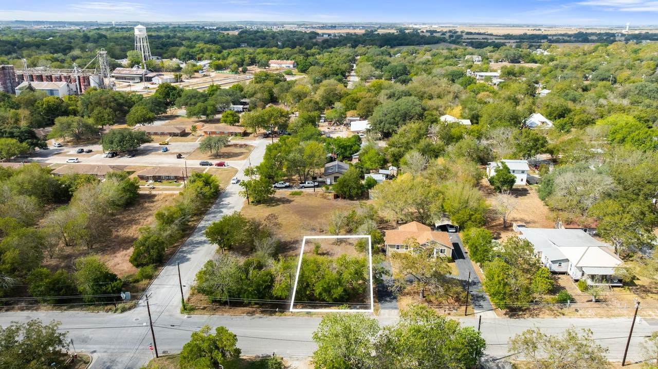 905 Blanco St - Photo 1