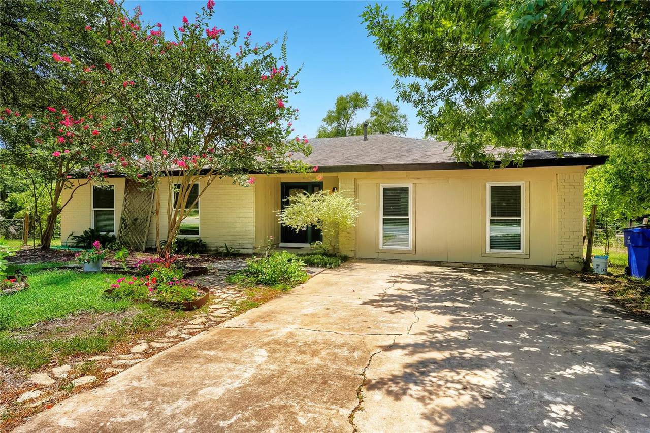 1302 Cedar Park Dr - Photo 1