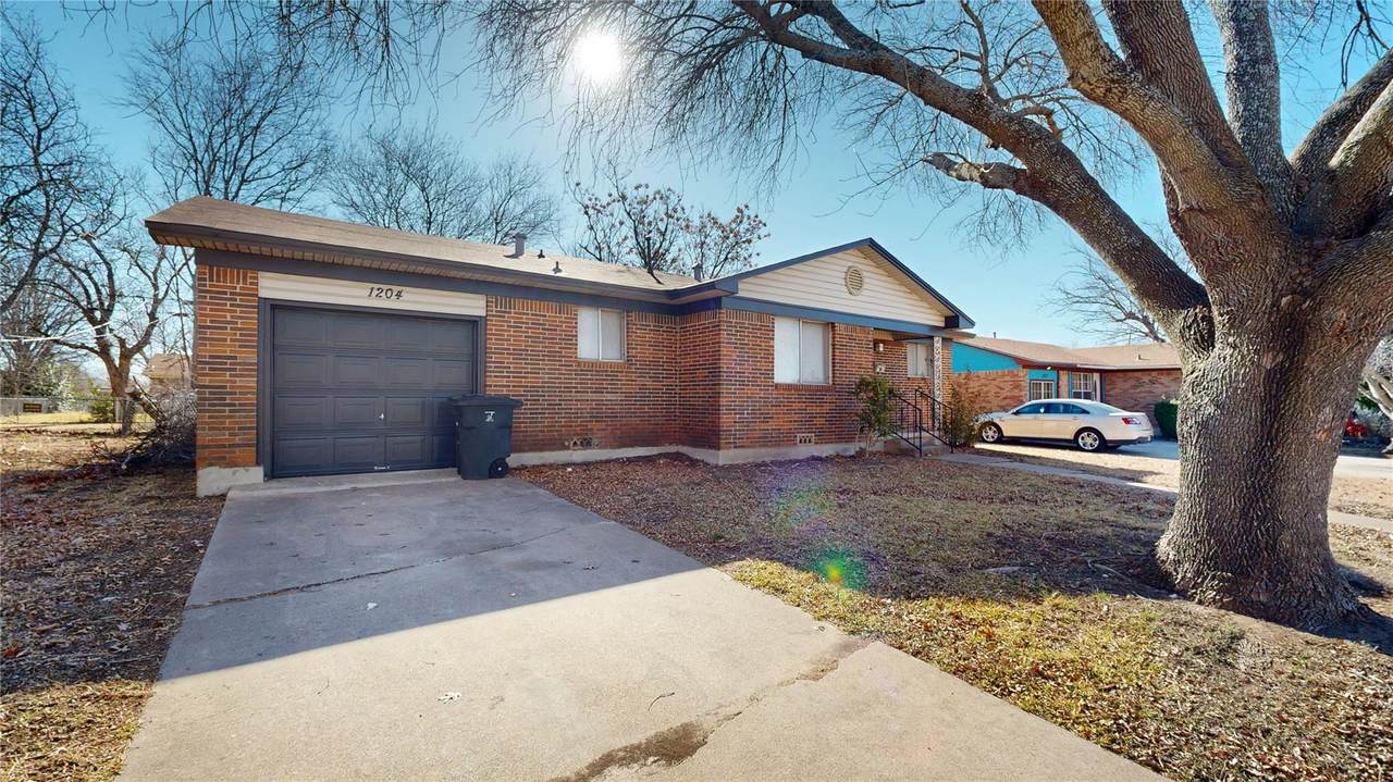 1204 Cedar Dr - Photo 1