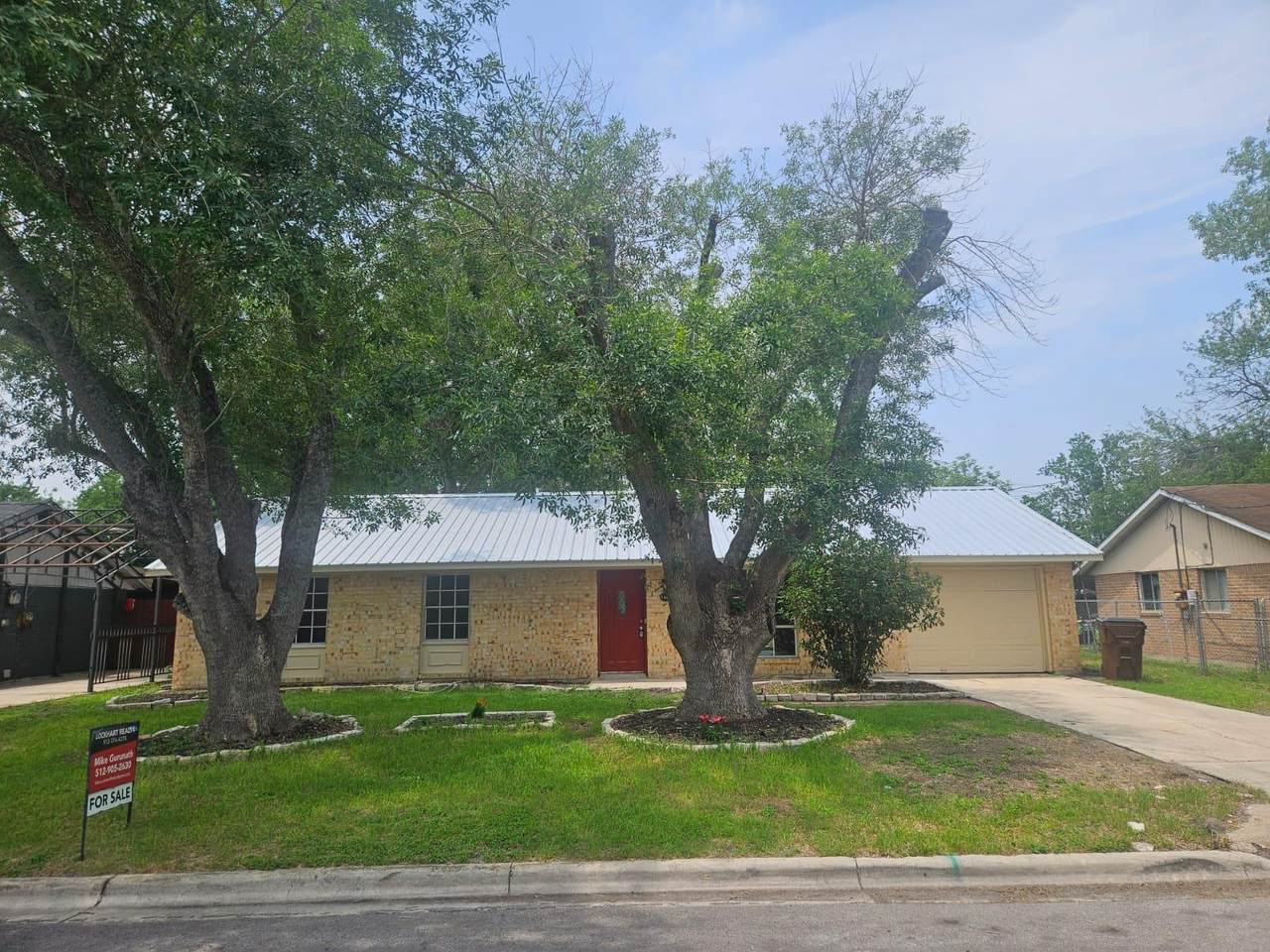 1401 Trinity St - Photo 1