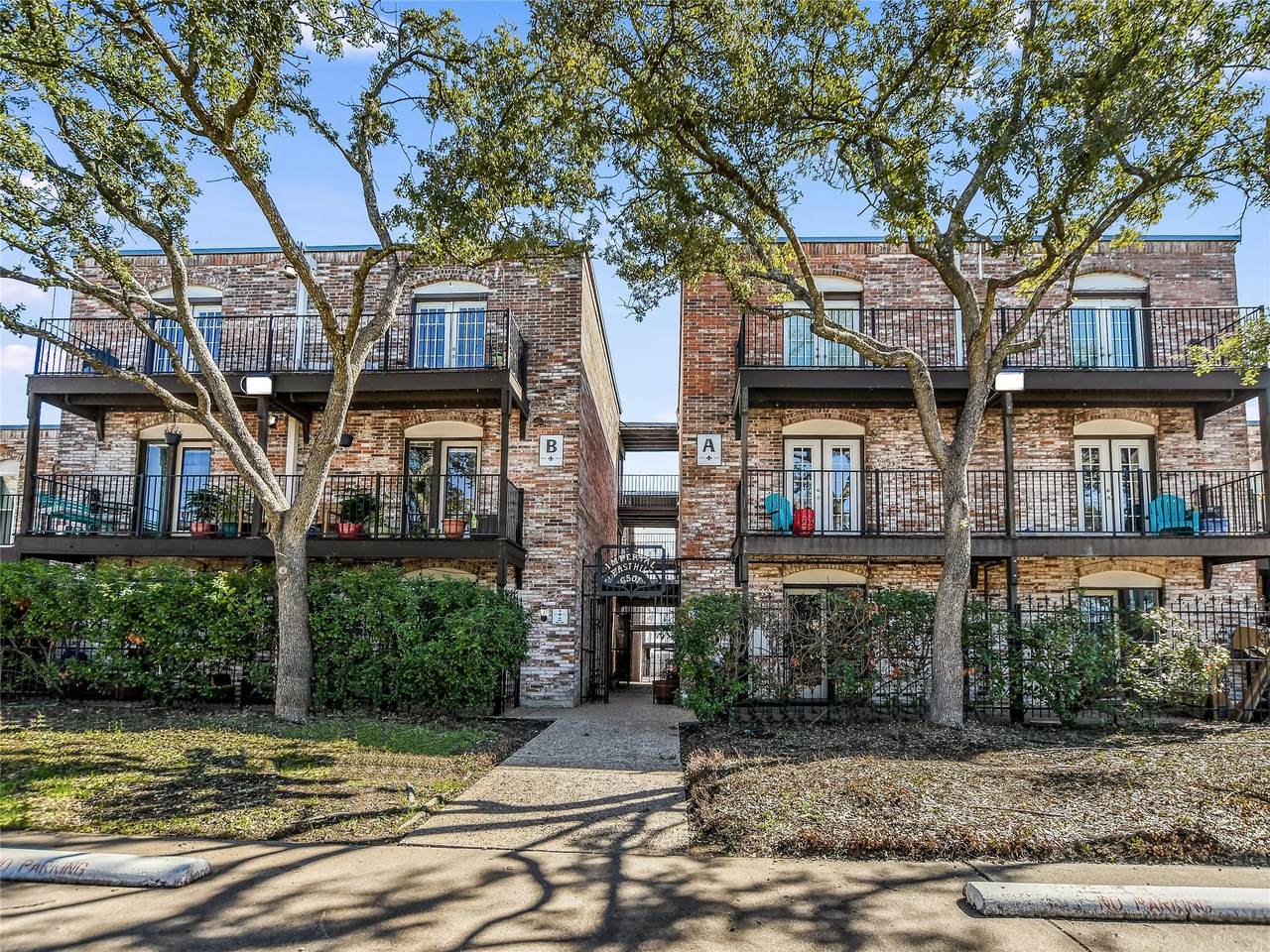 6501 Hill Dr - Photo 1