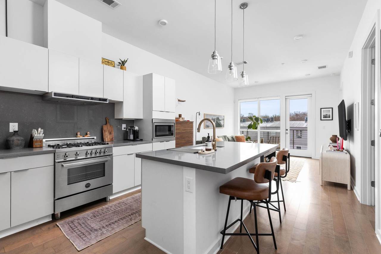 207 Johanna St - Photo 1