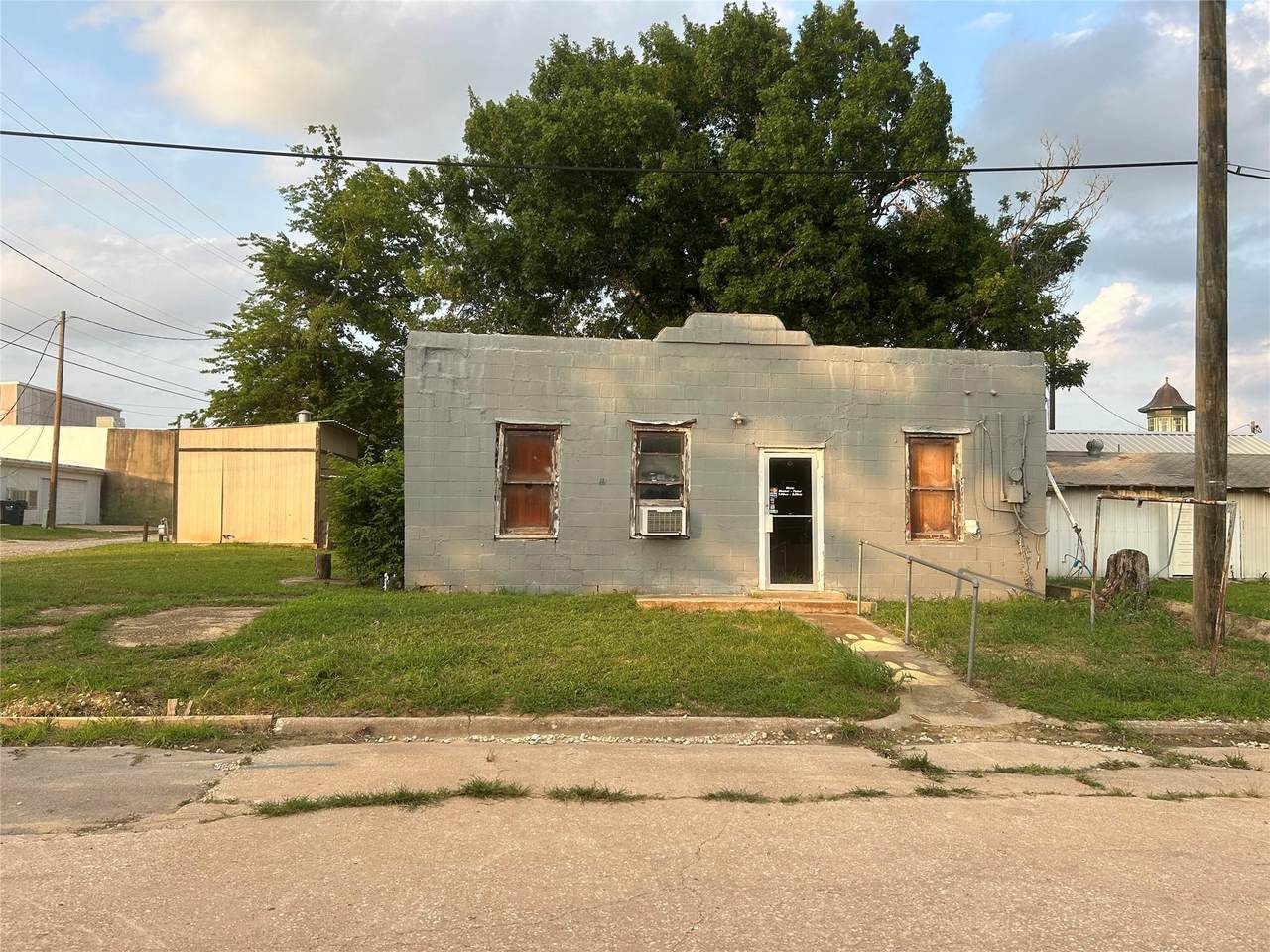 120 Burleson St - Photo 1