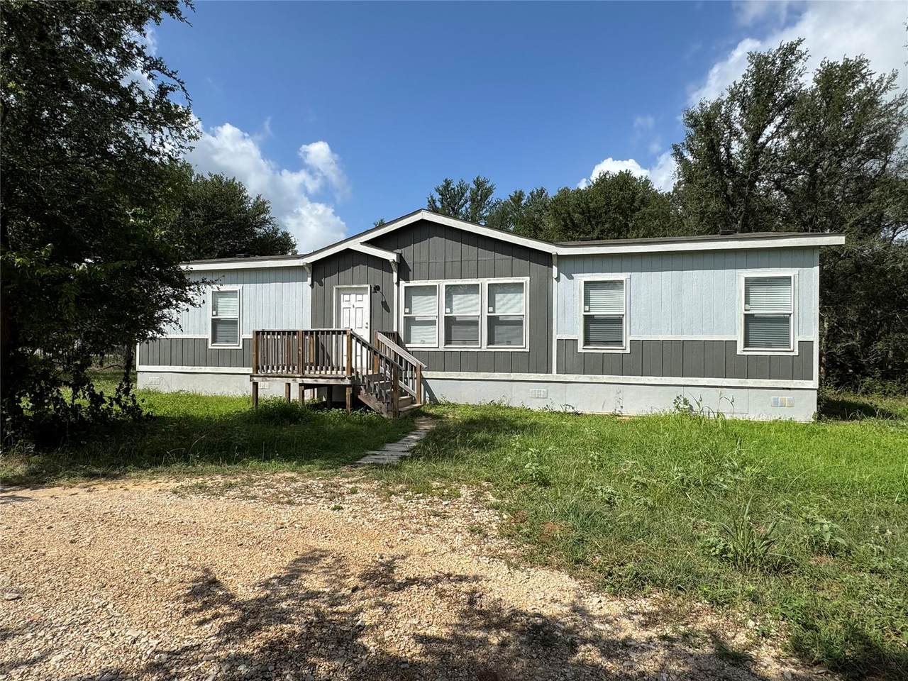 685 Eileens Way - Photo 1