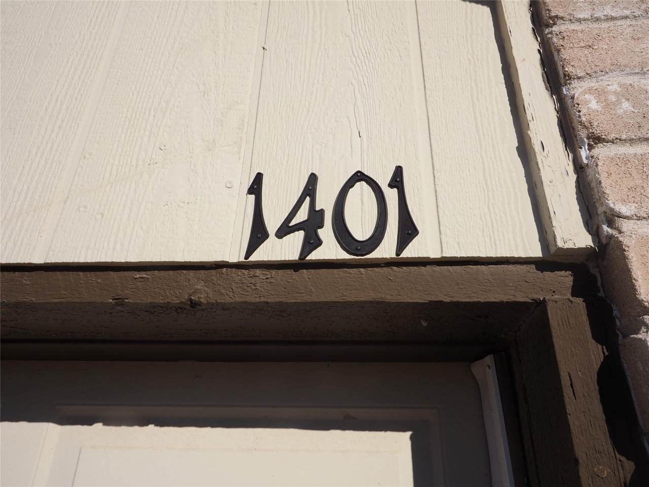 1403 Hermitage Dr - Photo 1