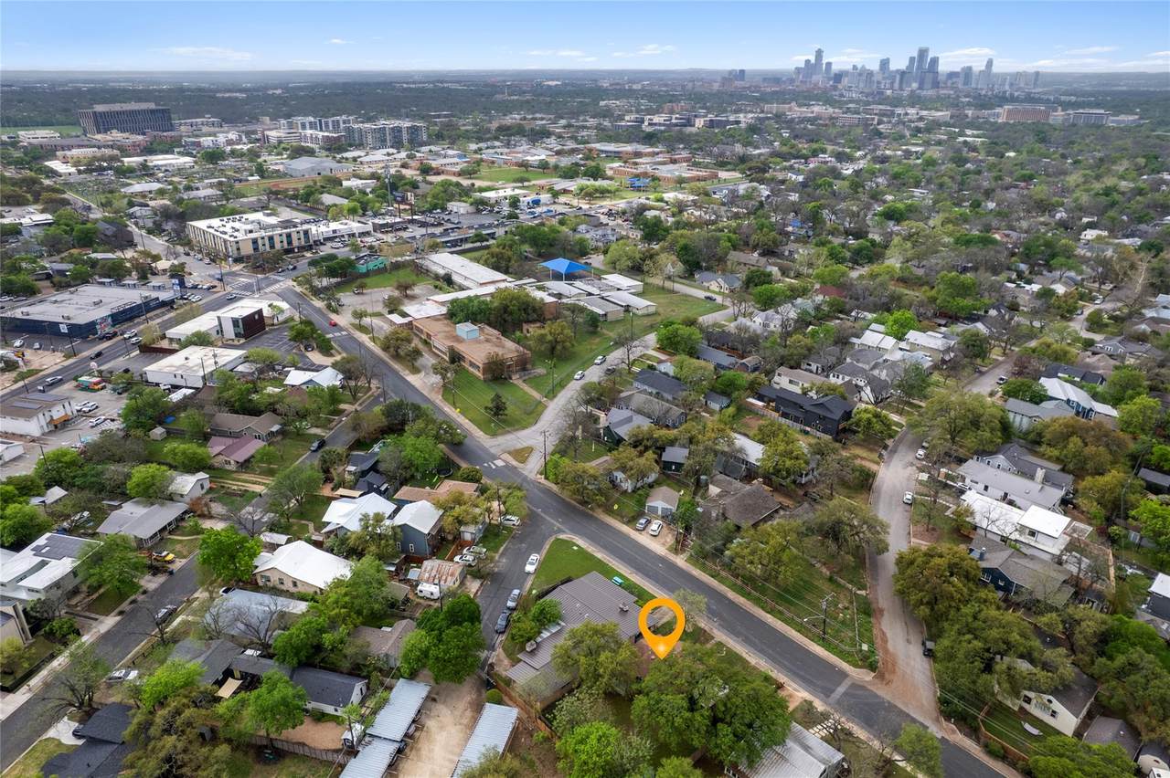 2206 49th St - Photo 1