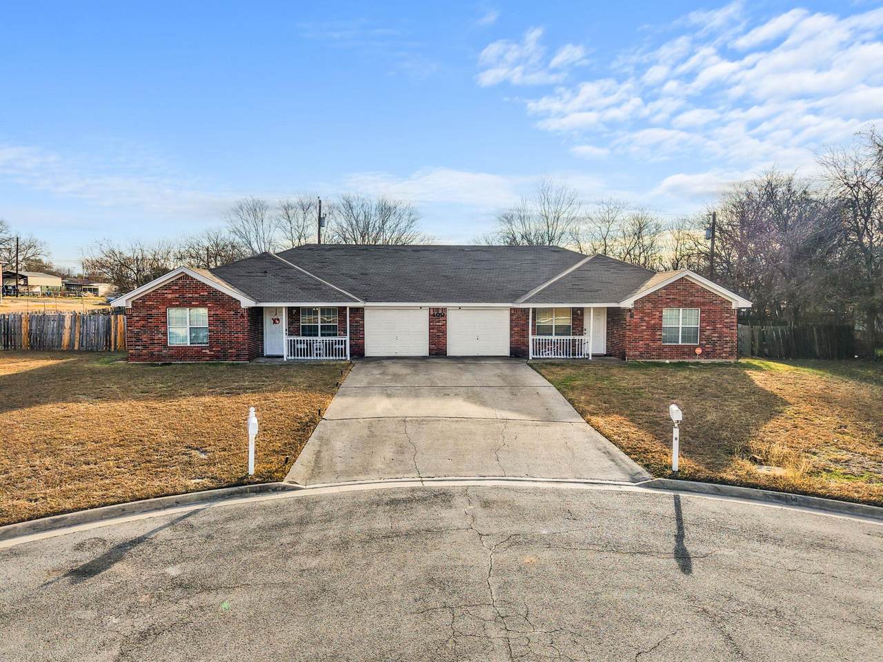 400 Topeka Ct - Photo 1