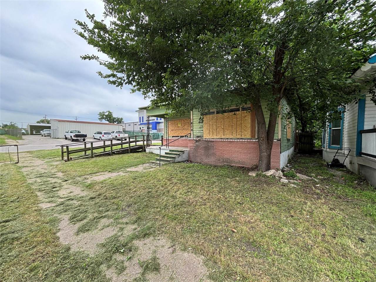 418 5th St - Photo 1