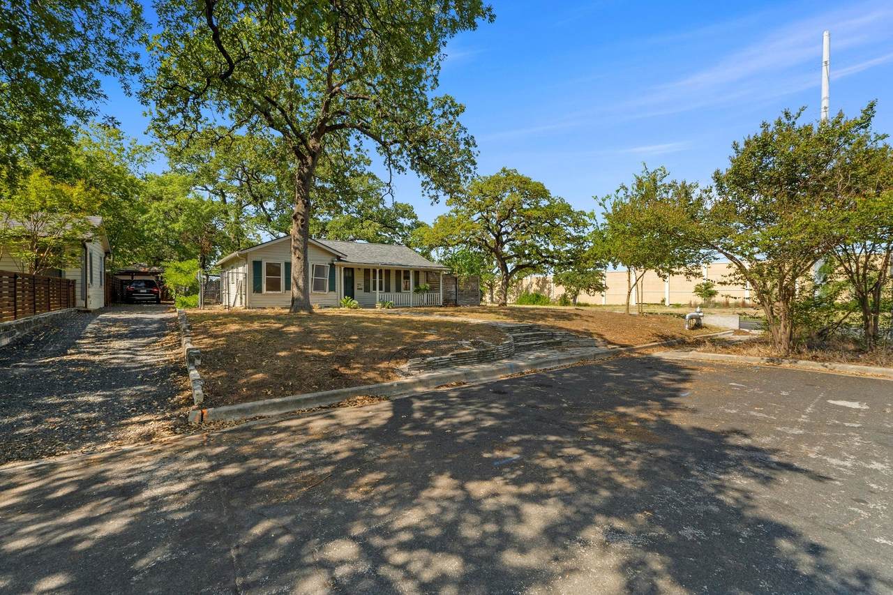 1811 Palma Plz - Photo 1