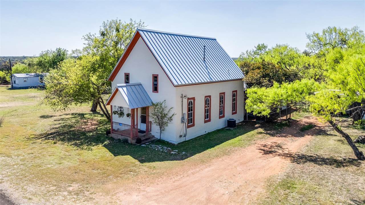 2754 Ranch Road 1323 - Photo 1