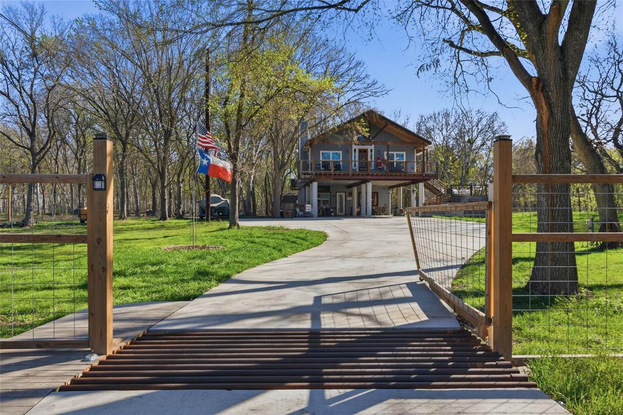 121 Lakeside Dr - Photo 1