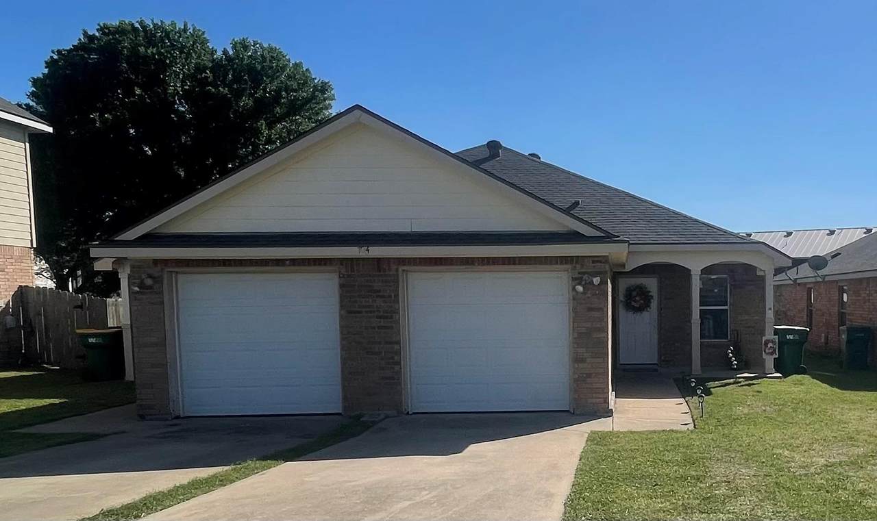 704 Claremont Pkwy - Photo 1