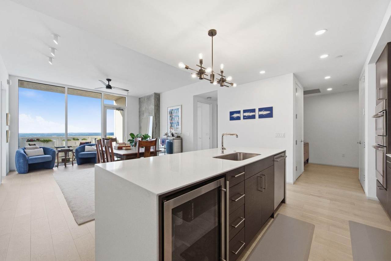 301 West Ave - Photo 1