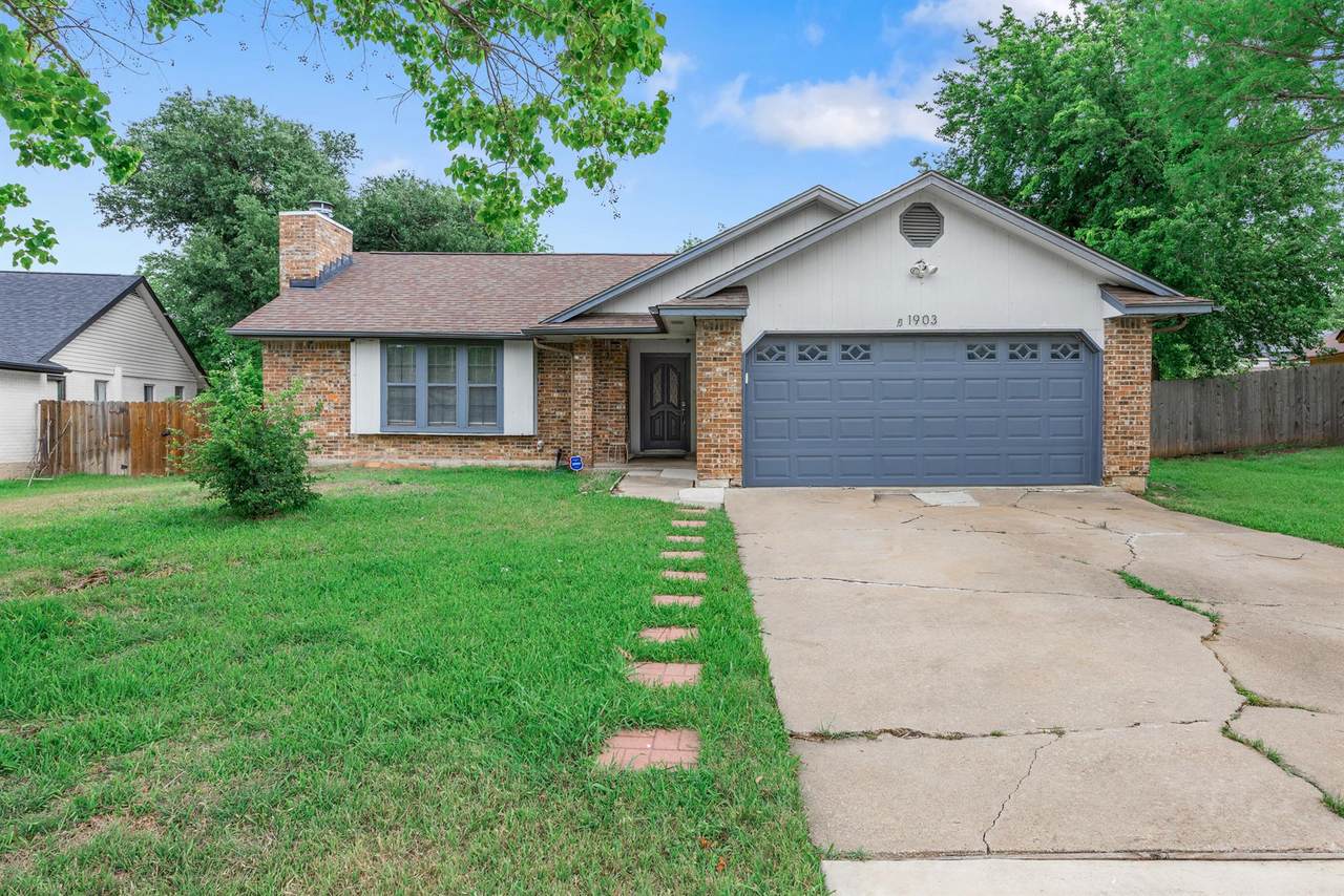 1903 Oxford Blvd - Photo 1