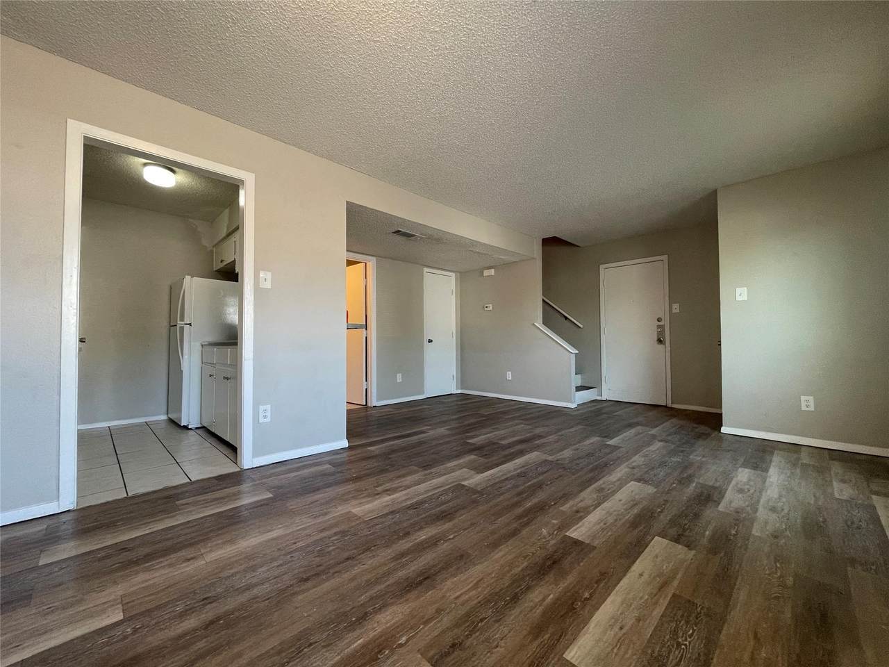 2619 Ektom Dr - Photo 1