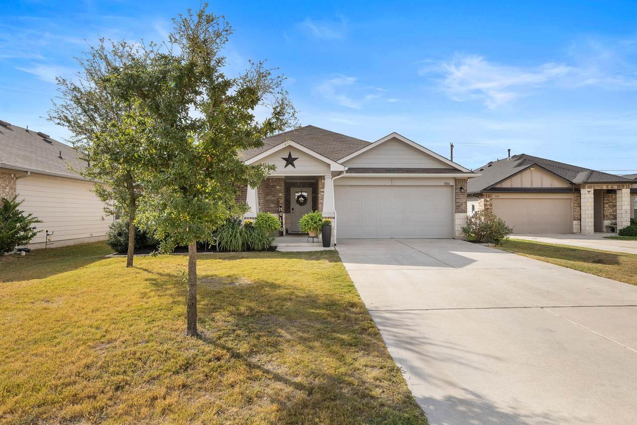 1006 Pembroke Ct - Photo 1