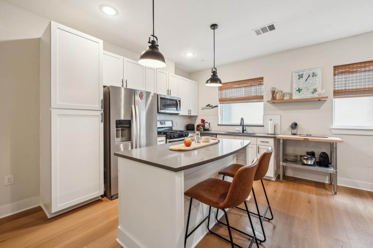2827 Manor Rd - Photo 1