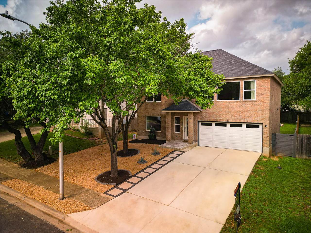 11224 Pickard Ln - Photo 1