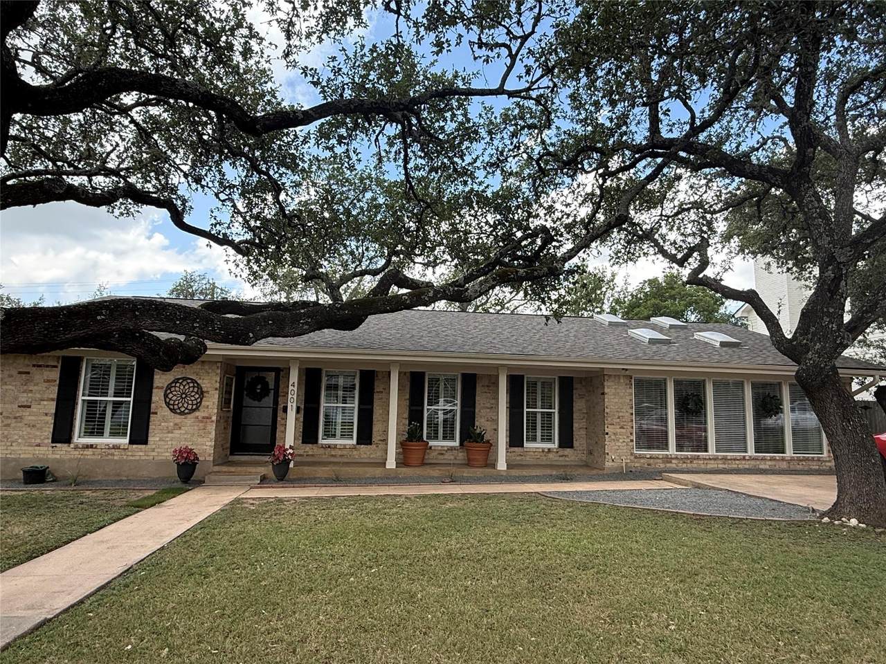 4001 Greystone Dr - Photo 1