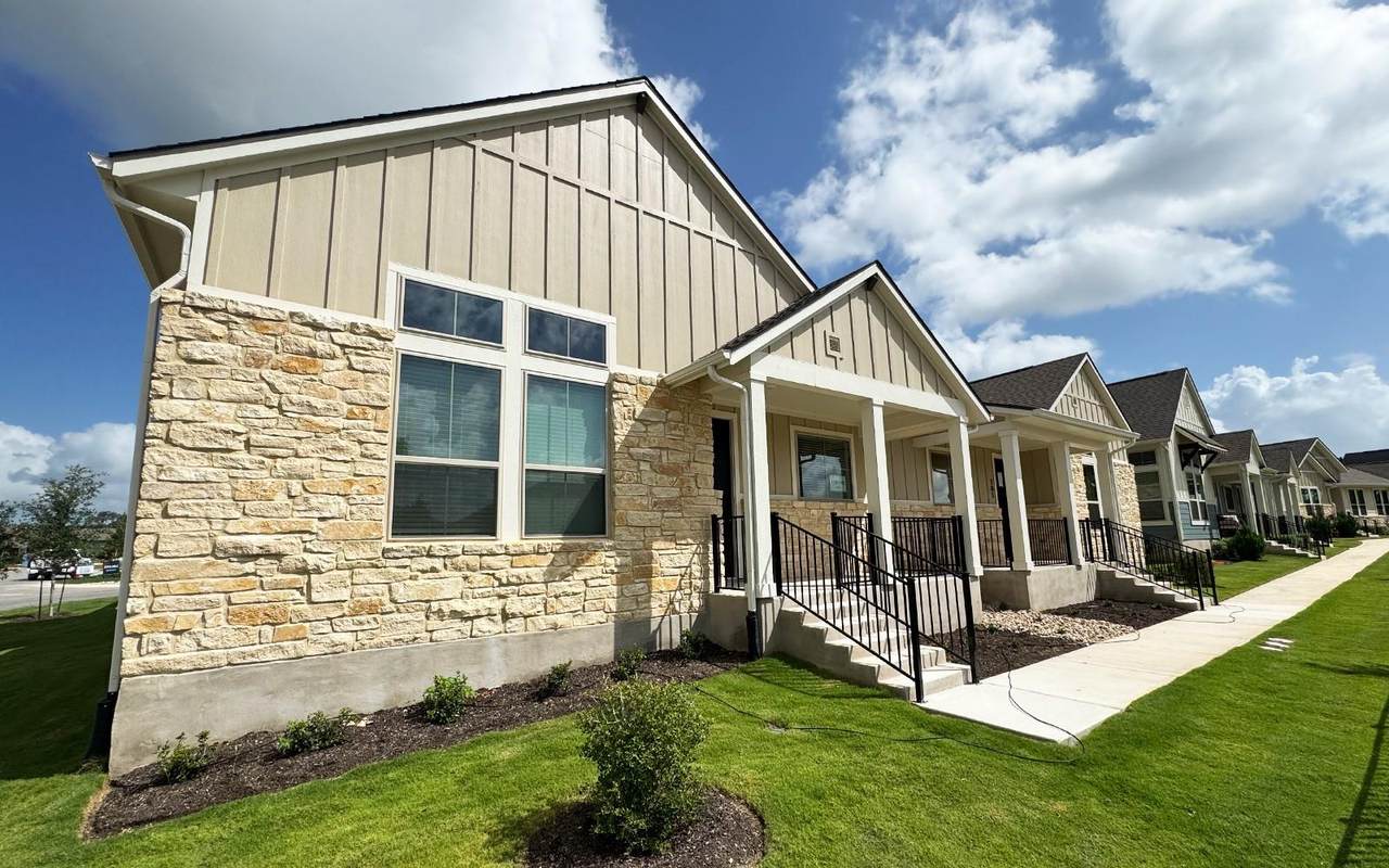 139 Stewart Dr - Photo 1