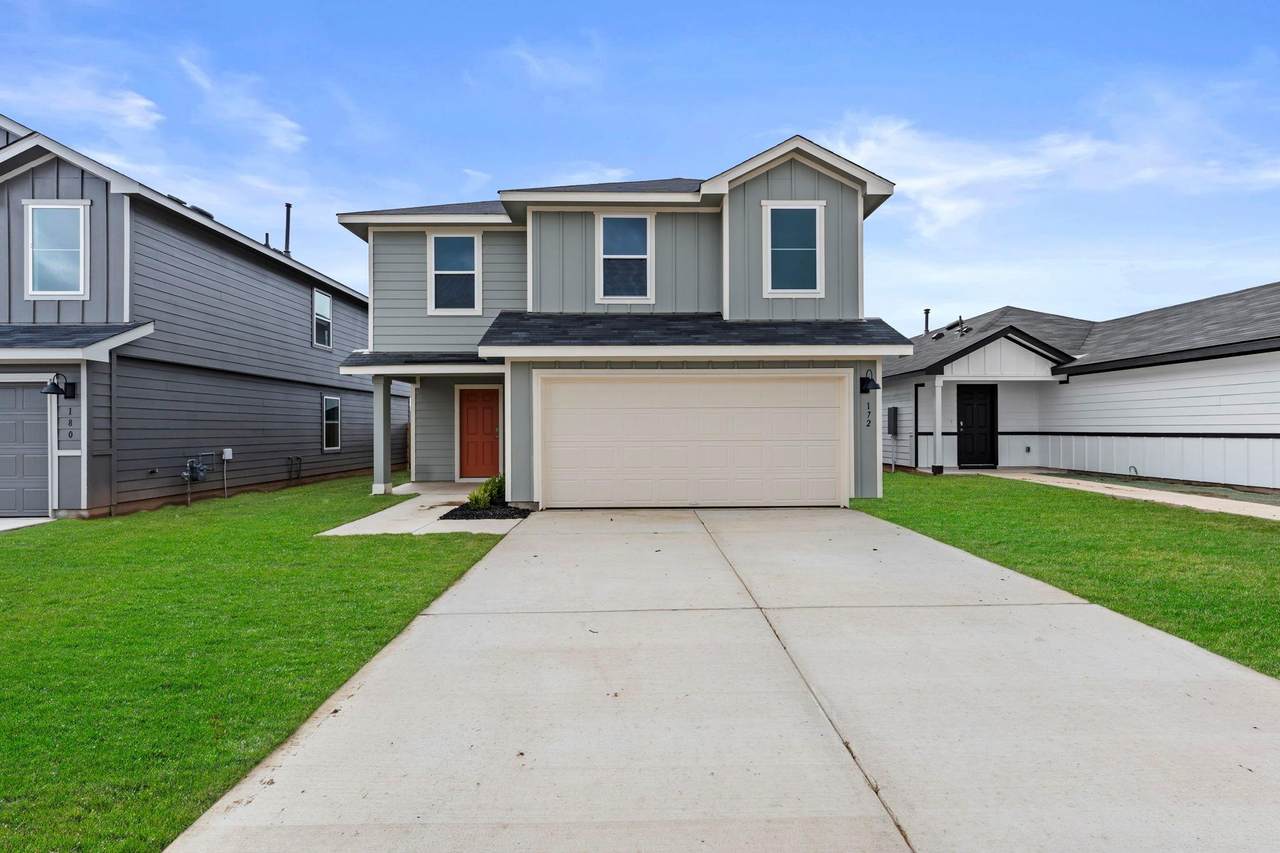 172 Surrey Oaks - Photo 1