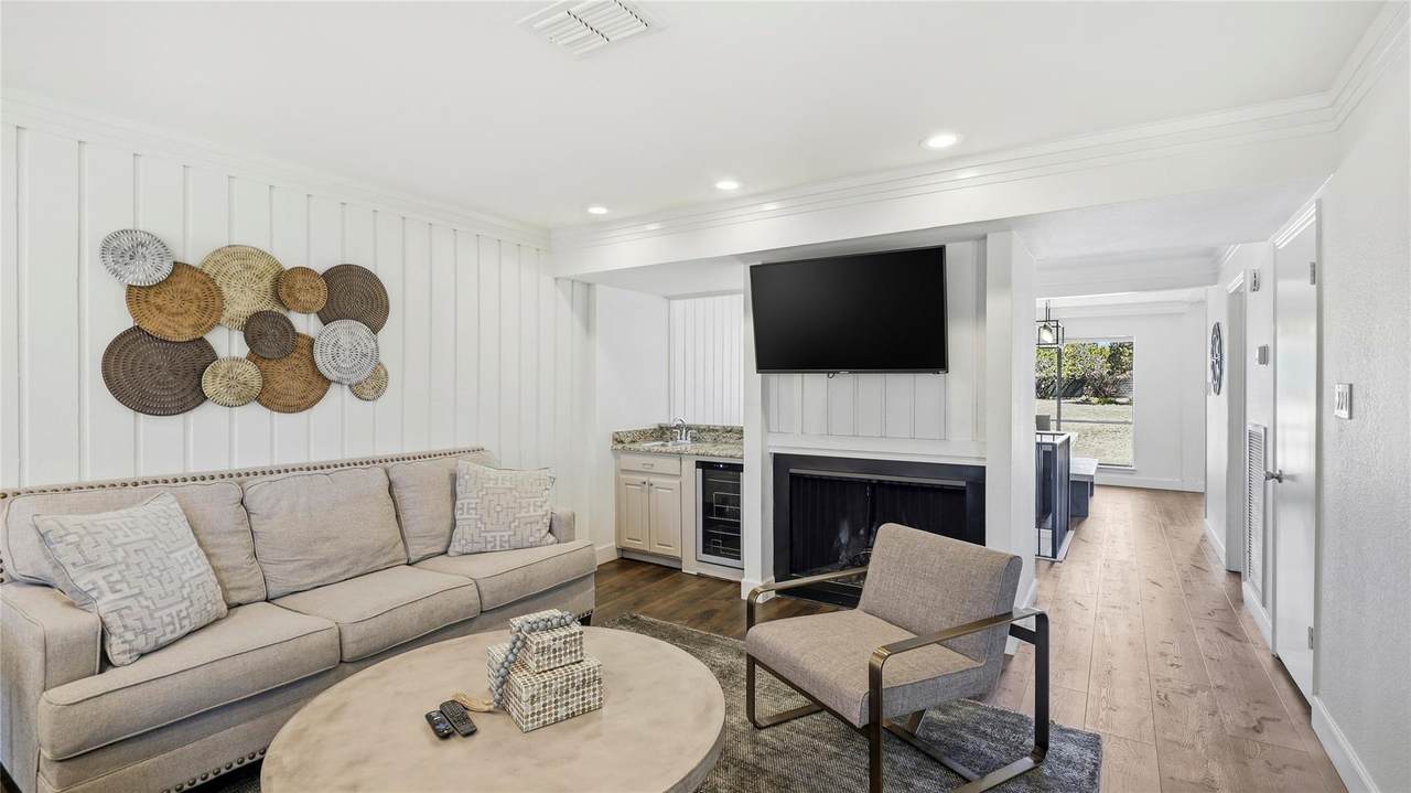 133 World Of Tennis Sq - Photo 1